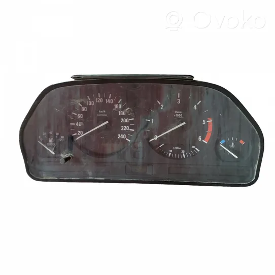 BMW 5 E34 Compteur de vitesse tableau de bord 8361124