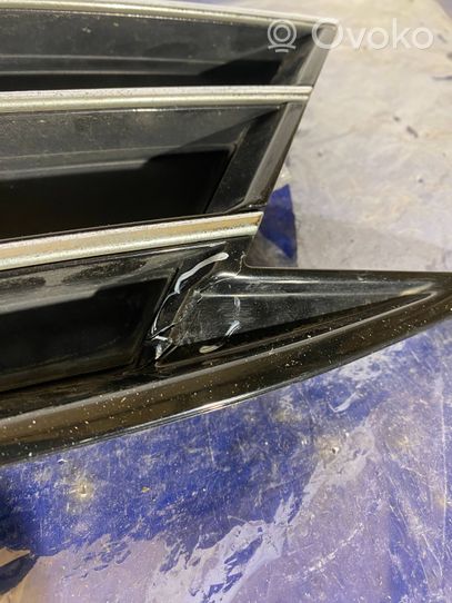 Volkswagen Jetta VI Grille calandre supérieure de pare-chocs avant 