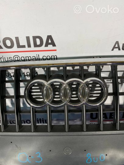 Audi Q3 8U Etupuskurin ylempi jäähdytinsäleikkö 8U0853653H