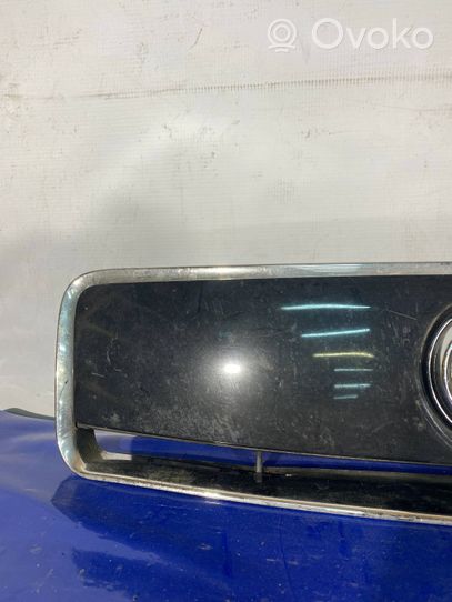 Audi A2 Grille calandre supérieure de pare-chocs avant 8Z0853321