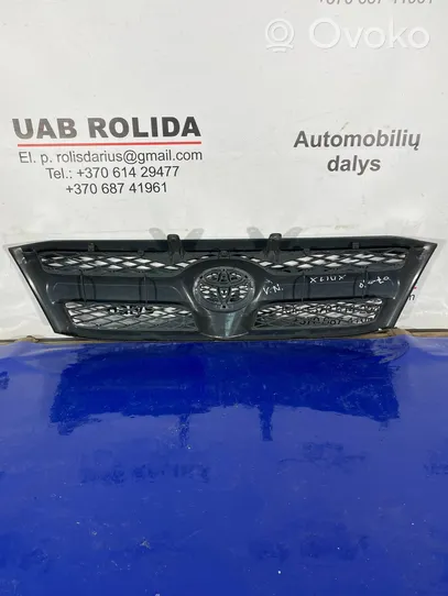 Toyota Hilux (AN10, AN20, AN30) Griglia superiore del radiatore paraurti anteriore 531000K100