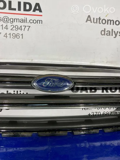 Ford Kuga II Grotelės viršutinės GV448200B