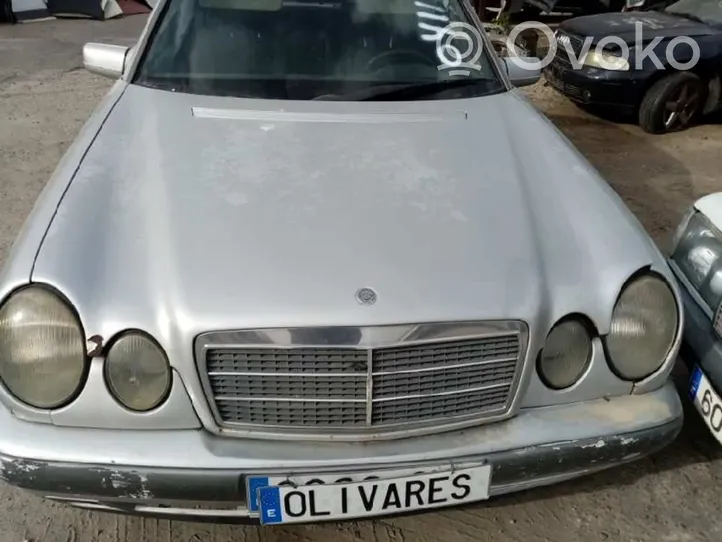 Mercedes-Benz E W210 Vano motore/cofano 