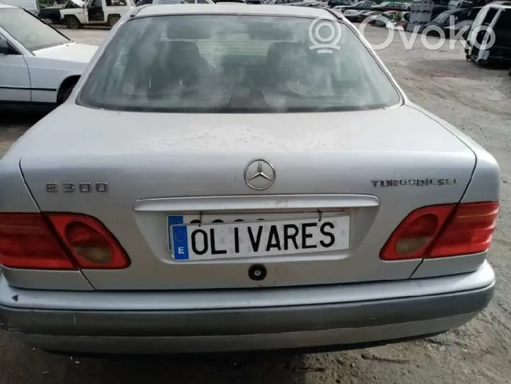 Mercedes-Benz E W210 Portellone posteriore/bagagliaio 