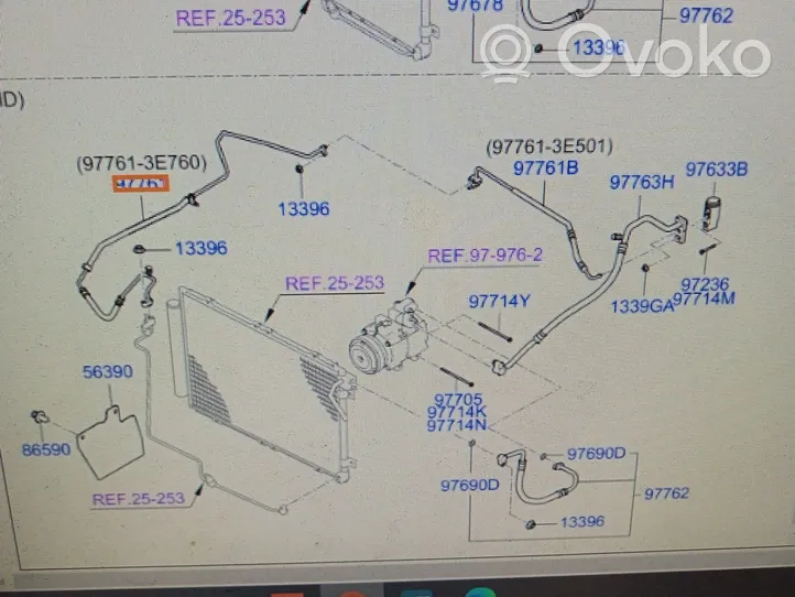 KIA Sorento Tubo flessibile condotto refrigerante 977613E900