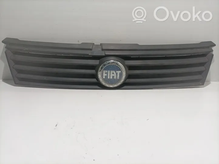 Fiat Stilo Atrapa chłodnicy / Grill 1821920018