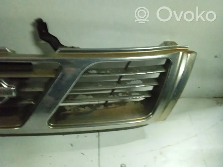 Nissan Patrol 260 Grille de calandre avant 62310