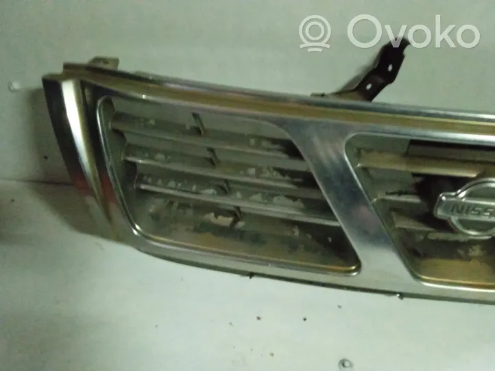 Nissan Patrol 260 Grille de calandre avant 62310