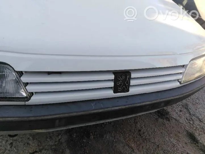 Peugeot 405 Etusäleikkö 