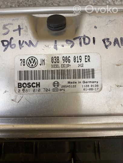 Volkswagen PASSAT B5 Variklio valdymo blokas 038906019ER