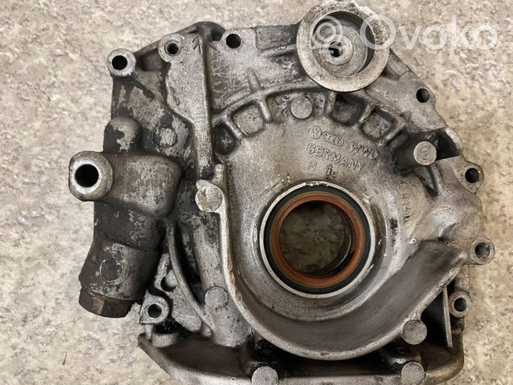 Audi A6 S6 C4 4A Pompe à huile 034113109