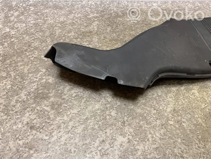 Audi A4 S4 B6 8E 8H Oro paėmimo kanalo detalė (-ės) 8E0129618D