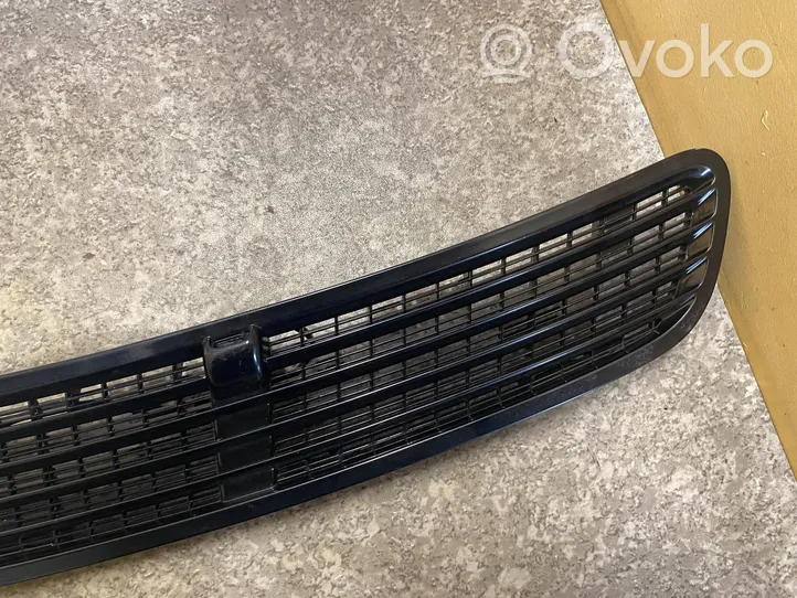 Mercedes-Benz E W211 Grille calandre de capot 2118800005