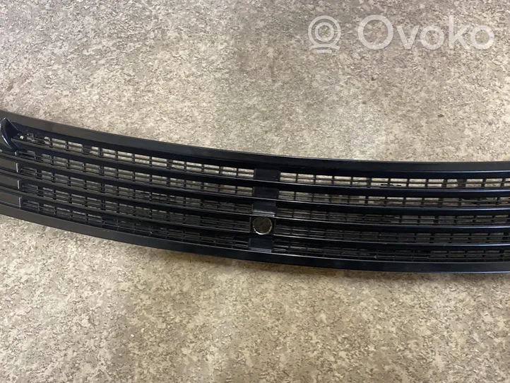 Mercedes-Benz E W211 Grille calandre de capot 2118800005