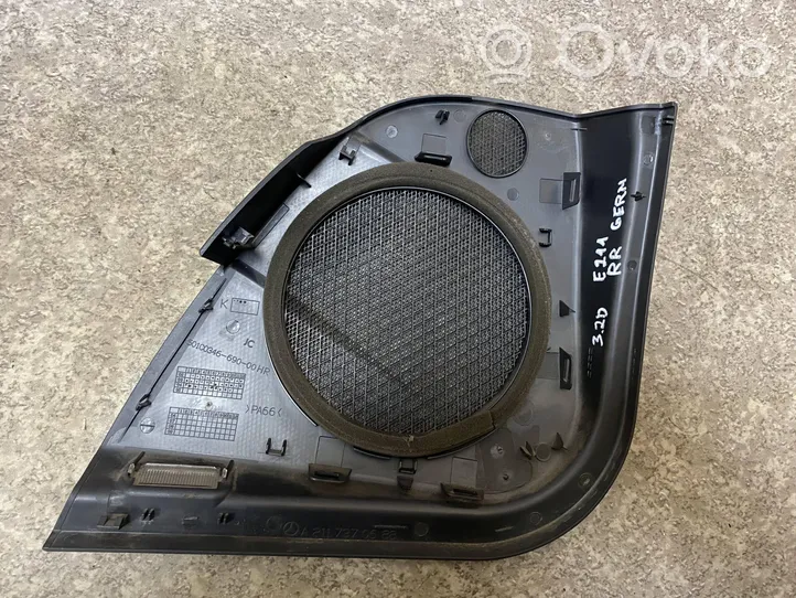 Mercedes-Benz E W211 Grilles, couvercle de haut-parleur porte arrière A2117370688