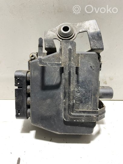 Volkswagen Golf V Central locking vacuum pump 1K0906279B