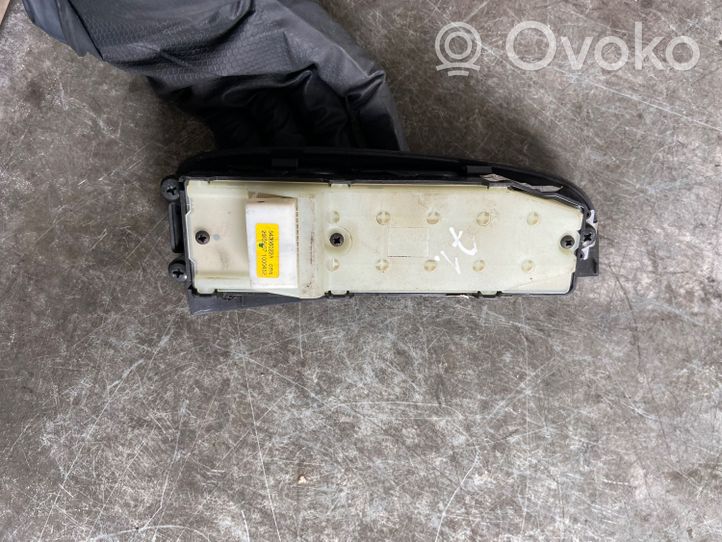 Toyota Avensis T250 Interruttore di controllo dell’alzacristalli elettrico 8482005100