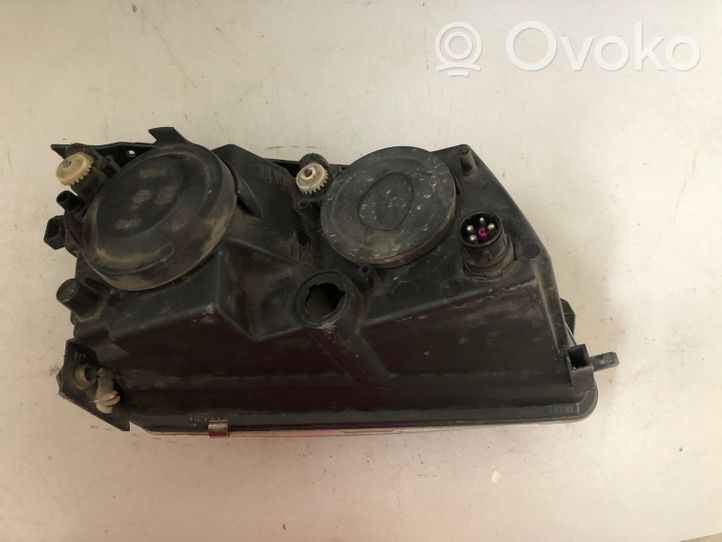 Volkswagen PASSAT B5 Lampa przednia 14869100