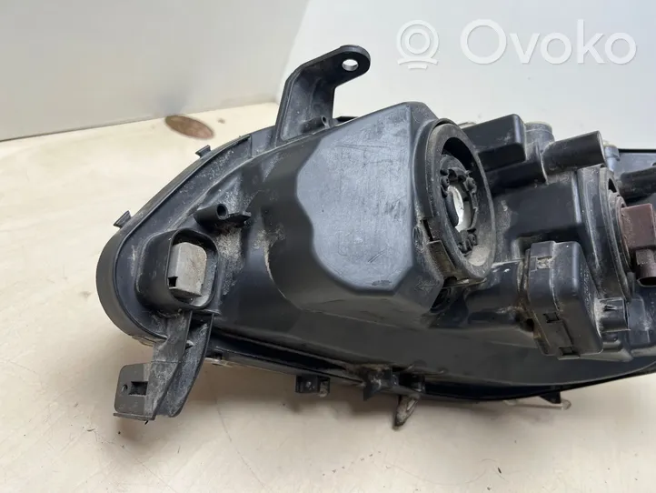 Opel Zafira A Lampa przednia 89100055