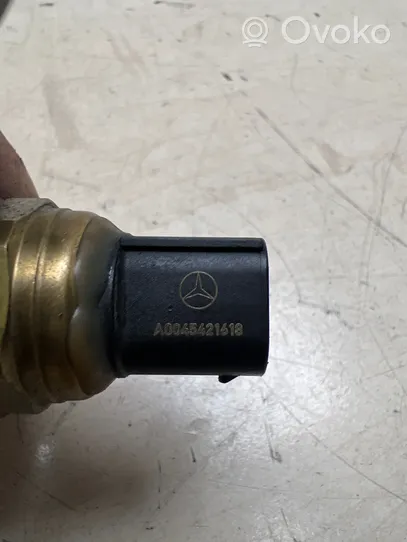 Mercedes-Benz C W204 Sensor de presión de combustible A0045421618