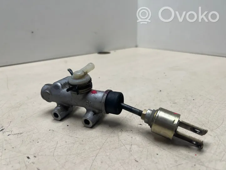 Toyota Avensis Verso Główny cylinder sprzęgła 31454