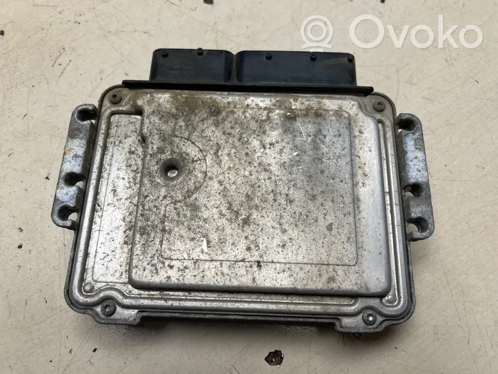 Opel Astra H Calculateur moteur ECU 8980135190