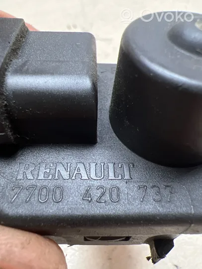 Renault Laguna I Ajovalojen korkeuden säätömoottori 7700420737