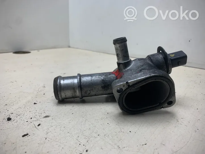 Volkswagen PASSAT B5.5 Engine coolant pipe/hose 038121133A