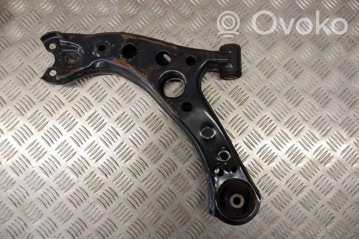 Toyota Corolla E210 E21 Fourchette, bras de suspension inférieur avant 4806802330