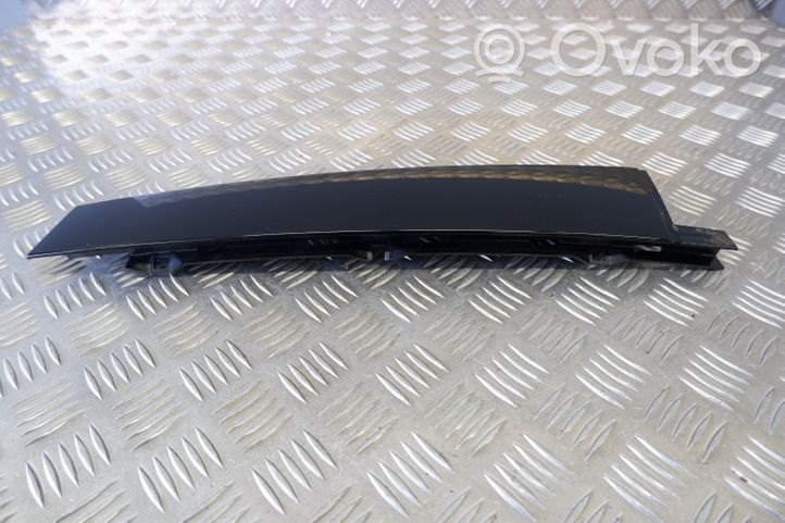 Volkswagen Touareg II Moulure de porte arrière 7P6839902