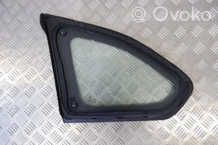 BMW X1 F48 F49 Fenêtre latérale avant / vitre triangulaire 7406870