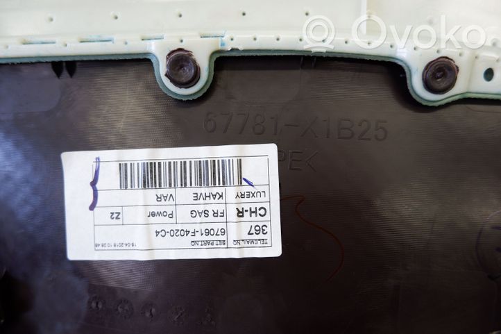 Toyota C-HR Rivestimento del pannello della portiera anteriore 67061F4020C4