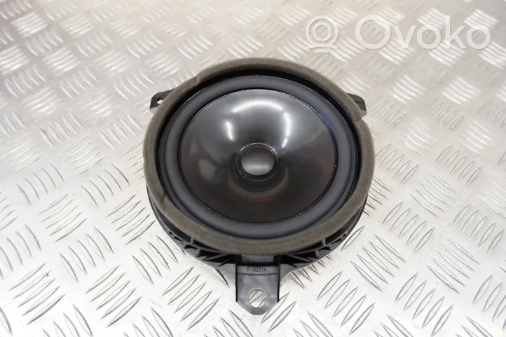 Lexus UX Enceinte de porte arrière 8616076140