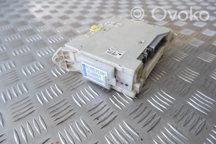 Lexus GS 300 350 430 450H Module de fusibles 8273030631