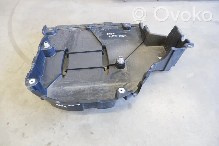 Toyota Yaris XP210 Unterfahrschutz Unterbodenschutz Kraftstofftank 58415K0010