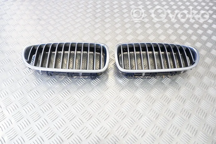 BMW 5 F10 F11 Maskownica / Grill / Atrapa górna chłodnicy 7203649