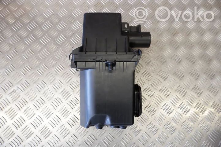 Toyota Prius (XW50) Caja del filtro de aire 1770037330