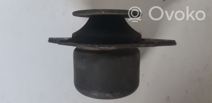 Volkswagen PASSAT B4 Supporto della scatola del cambio 357199402C