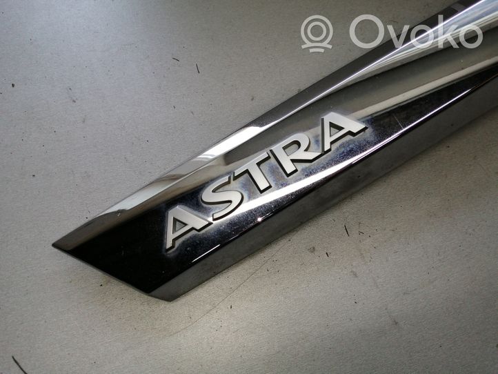 Opel Astra H Listwa oświetlenie tylnej tablicy rejestracyjnej 13223918