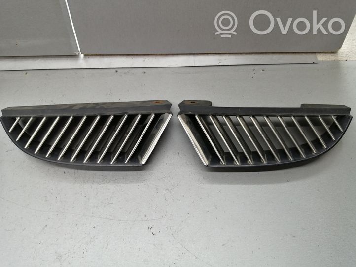 Mitsubishi Colt CZ3 Maskownica / Grill / Atrapa górna chłodnicy MN127774