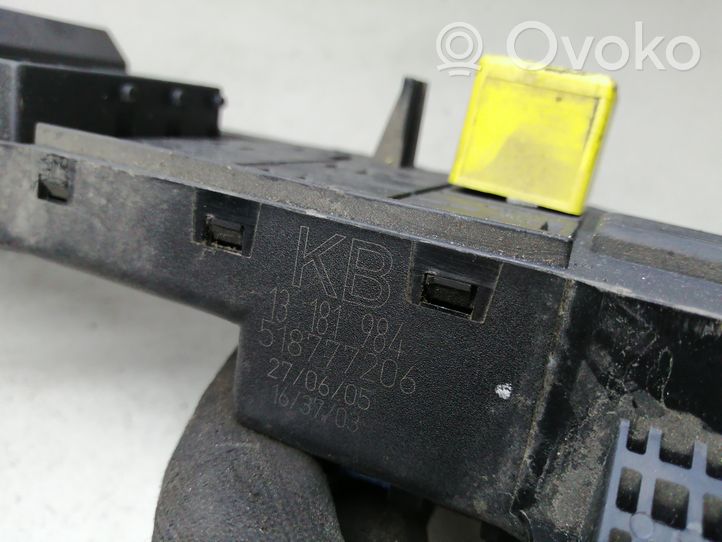 Opel Vectra C Module de fusibles 13181984