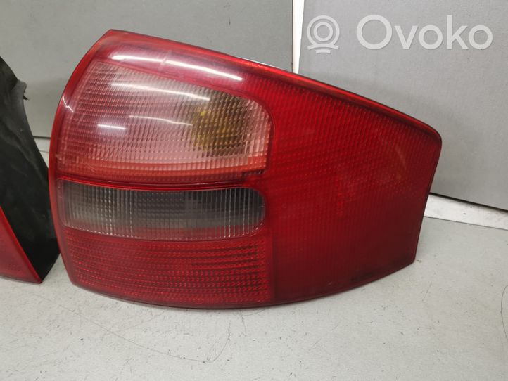 Audi A6 S6 C5 4B Lampy tylne / Komplet 4B5945095