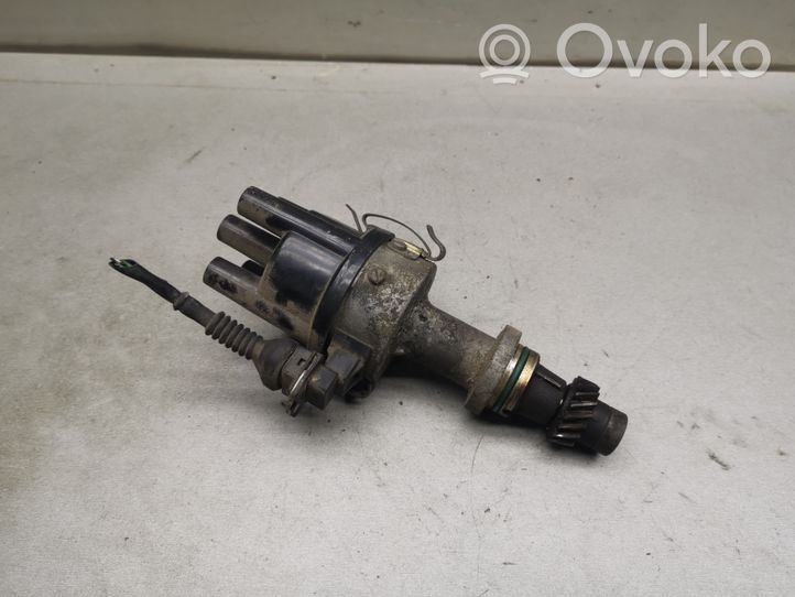 Volkswagen Golf III Spark distributor 050905205AS