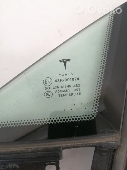 Tesla Model S Etuoven kulmalasi, neliovinen malli 1032610