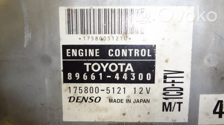 Toyota Avensis Verso Sterownik / Moduł ECU 1758005121