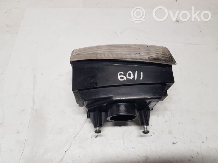 Volkswagen Santana Indicatore di direzione anteriore 325953042