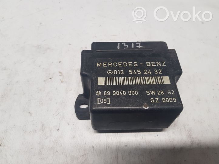 Mercedes-Benz E W124 Przekaźnik / Modul układu ogrzewania wstępnego 0135452432