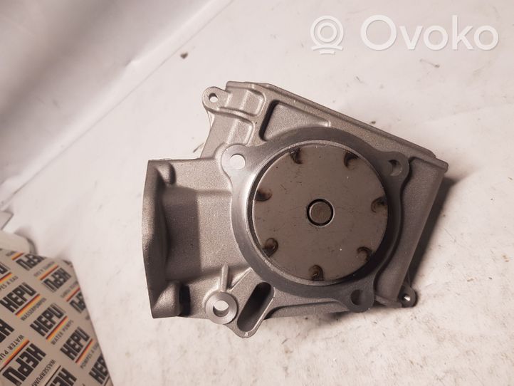 Mazda 323 Pompe de circulation d'eau P715