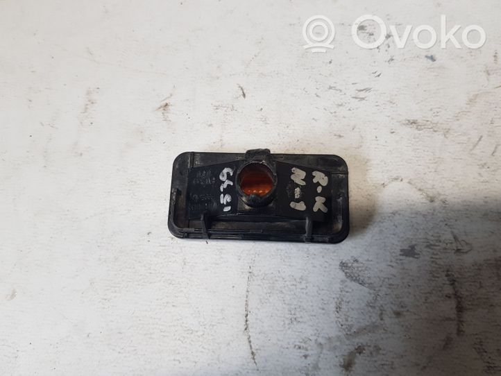 Volkswagen PASSAT B3 Indicatore di direzione del parafango anteriore 357949117