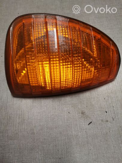 Mercedes-Benz 200 300 W123 Indicatore di direzione anteriore 1305233052